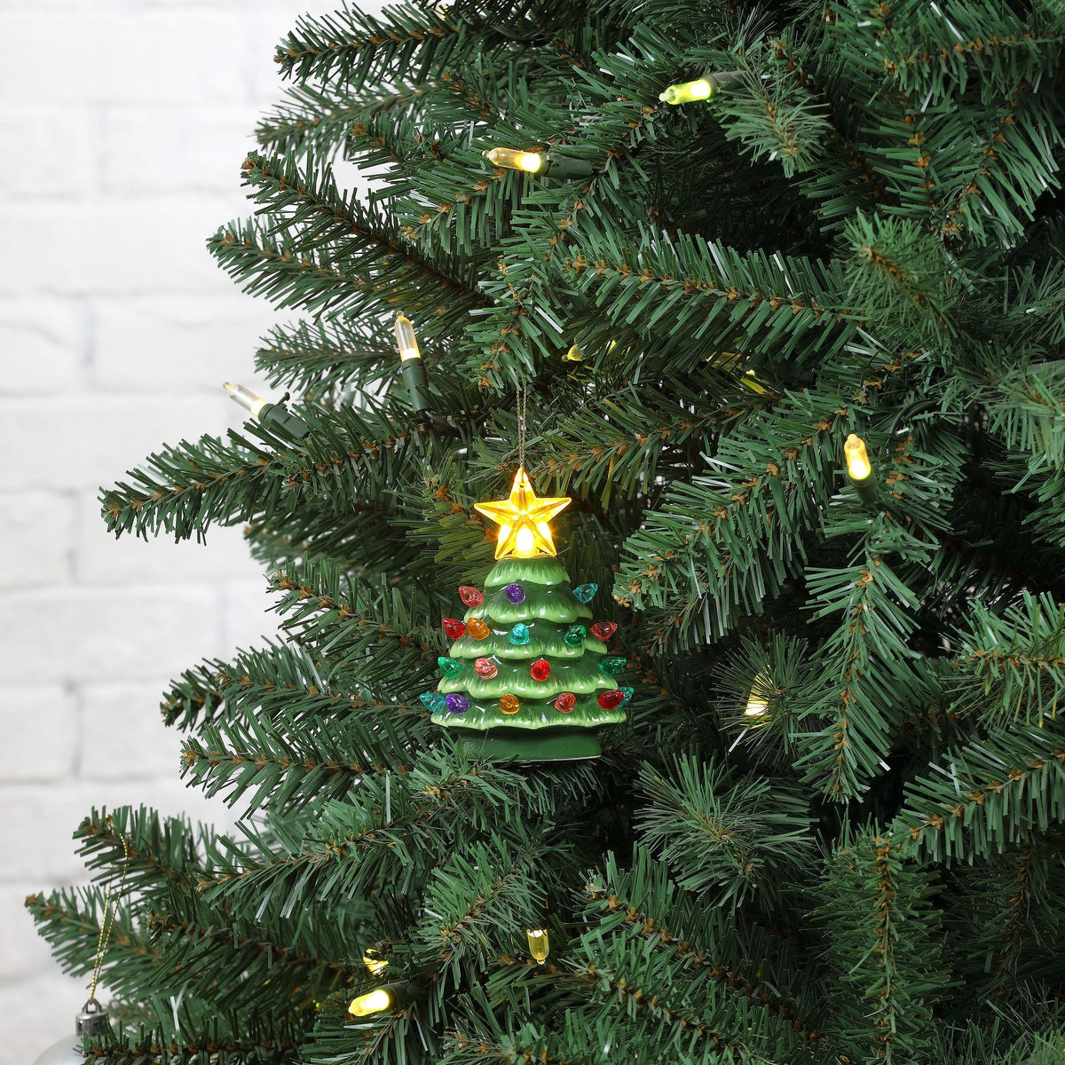 NOSTALGIC TREE LIGHT UP ORNAMENT