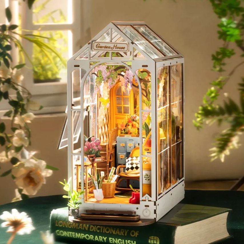 DIY Book Nook of Garden House