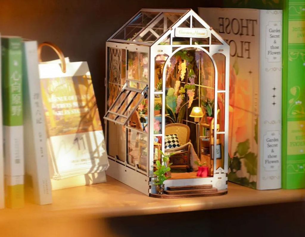 DIY Book Nook of Garden House