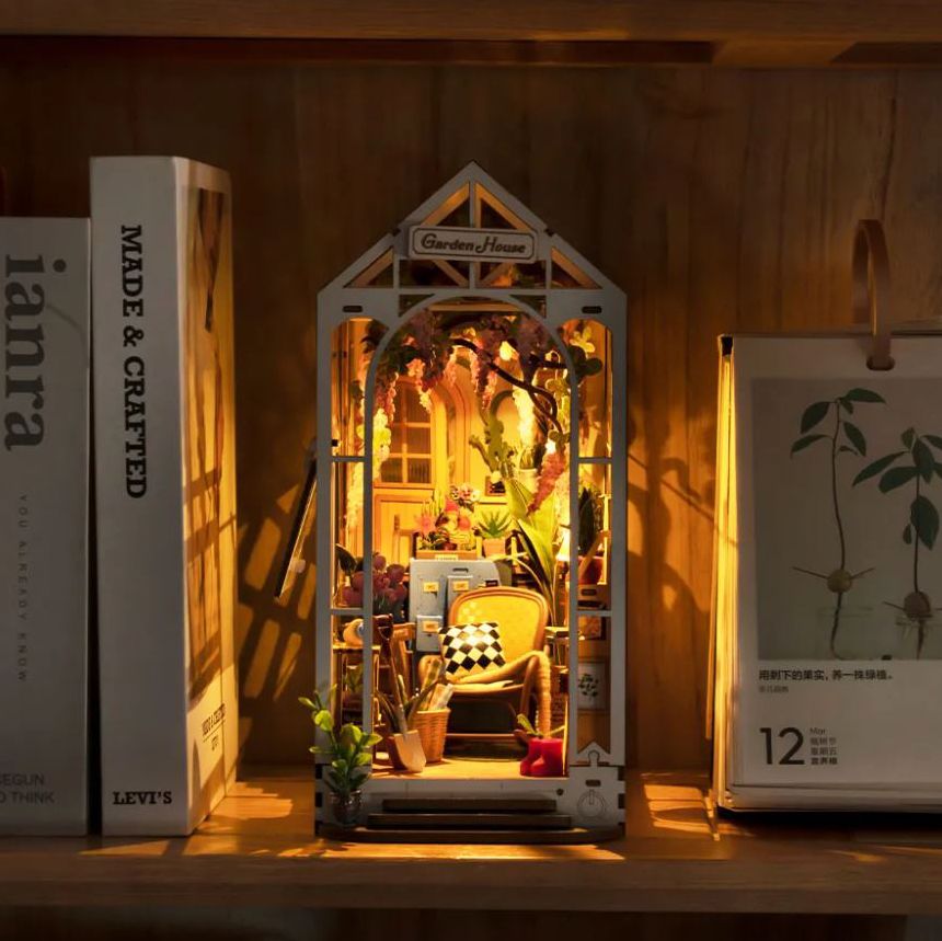 DIY Book Nook of Garden House